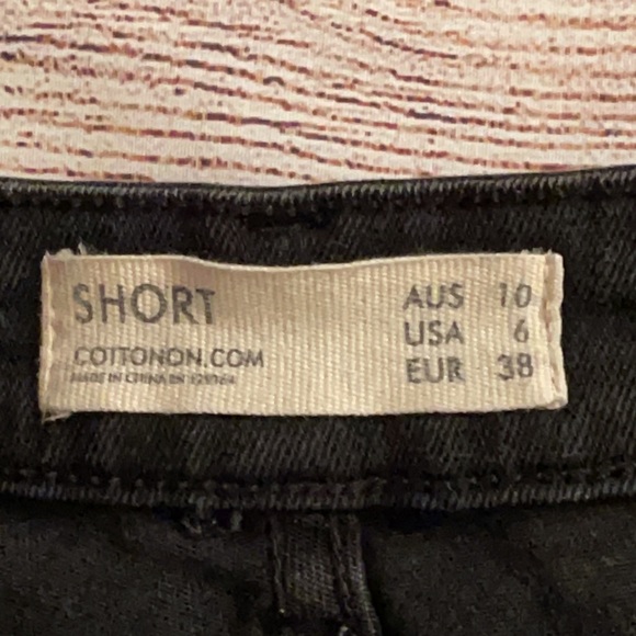 EUC- COTTON ON BLACK DENIM DISTRESSED SHORTS SZ 6 - Picture 7 of 8